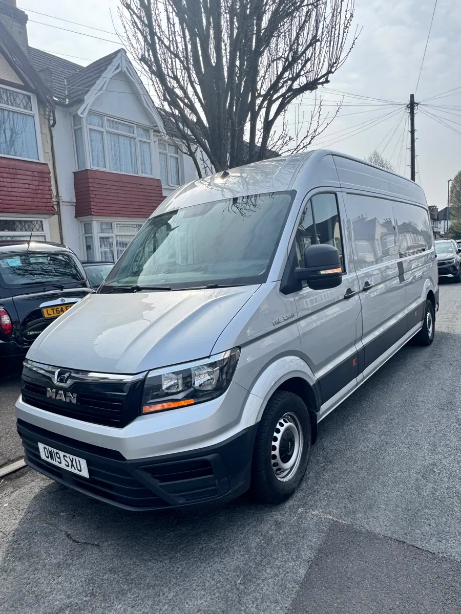 Side view of the extra-long wheelbase MAN TGE van, showing the full length of the load area